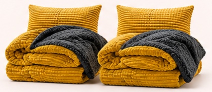 2 opgevouwen NOTABLU ribbed fleece dekbedovertrekken